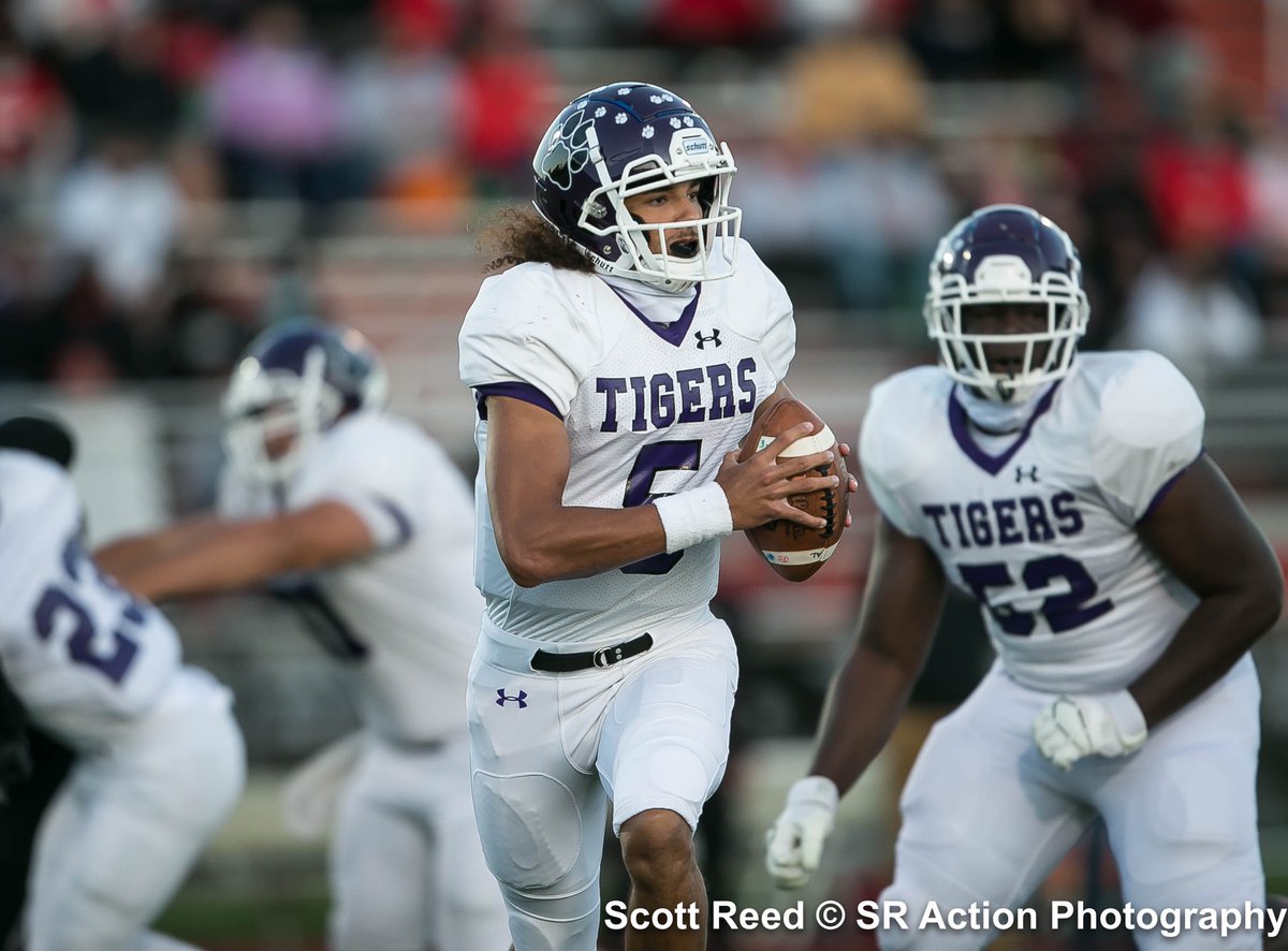 SWOF1's tweet photo. @PCtigerfootball 43-3 winners @GMHSFootball there offense has so many weapons @Garnerwallace_ under center with @LorenzoStyles3 or @nmosley_ they can hit you up the middle, off the edge or take to the air 💯🏈🙌 #FilthyGood #FridayNightLights #Canon @MaxPreps #OCC #TigersRoar https://t.co/Pr9scKK33O