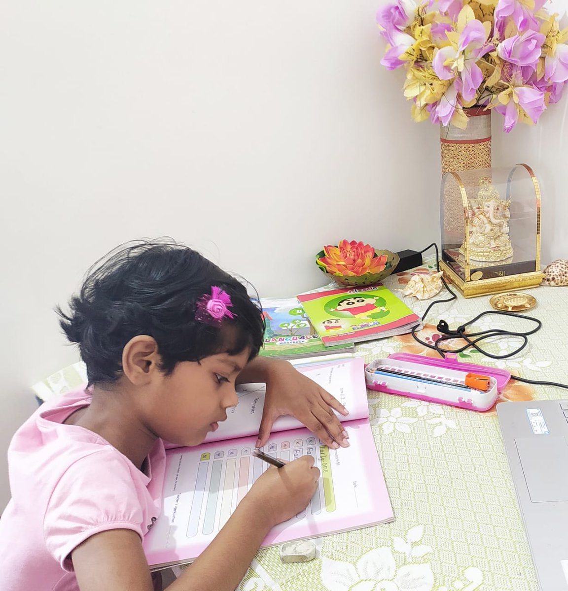SAI_Edu_In's tweet photo. In this way it helped them to learn and memorise the numbers as well as complete the workbook confidently.
#naming_numbers
#fun_with_Maths https://t.co/eGldtM4ghF