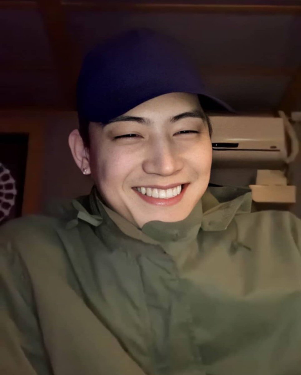 Dawn_Off_Def's tweet photo. Def. & his fav place. Have a comforting weekend. #Jaebeom #Def #JB #GOT7 @GOT7Official #IGOT7 #InDefwetrust https://t.co/TOkWR5pto9