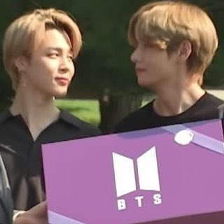 chaoticVkook's tweet image. they really did that in front of president 😭