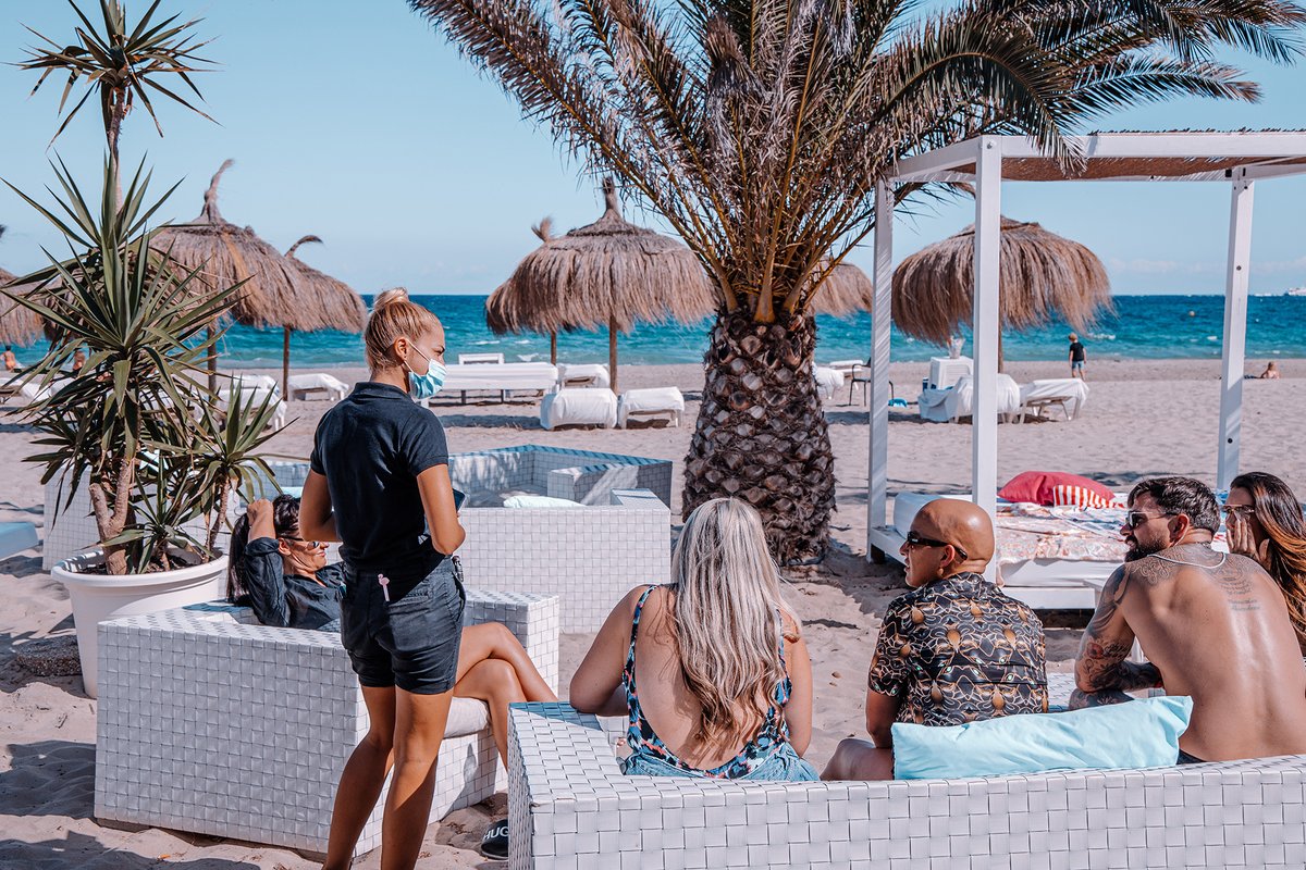 BaliIbiza's tweet photo. ¿Plan para hoy? ⁠
Qué te parece, comer exquisitamente frente el mar con tus queridos y pasar el día en la playa desconectado... resumiendo ¡estar en la gloria! ⁠
😁📲 Reserva mesa (+34) 622 34 04 33 ⁠ https://t.co/VmqBFt8r3s