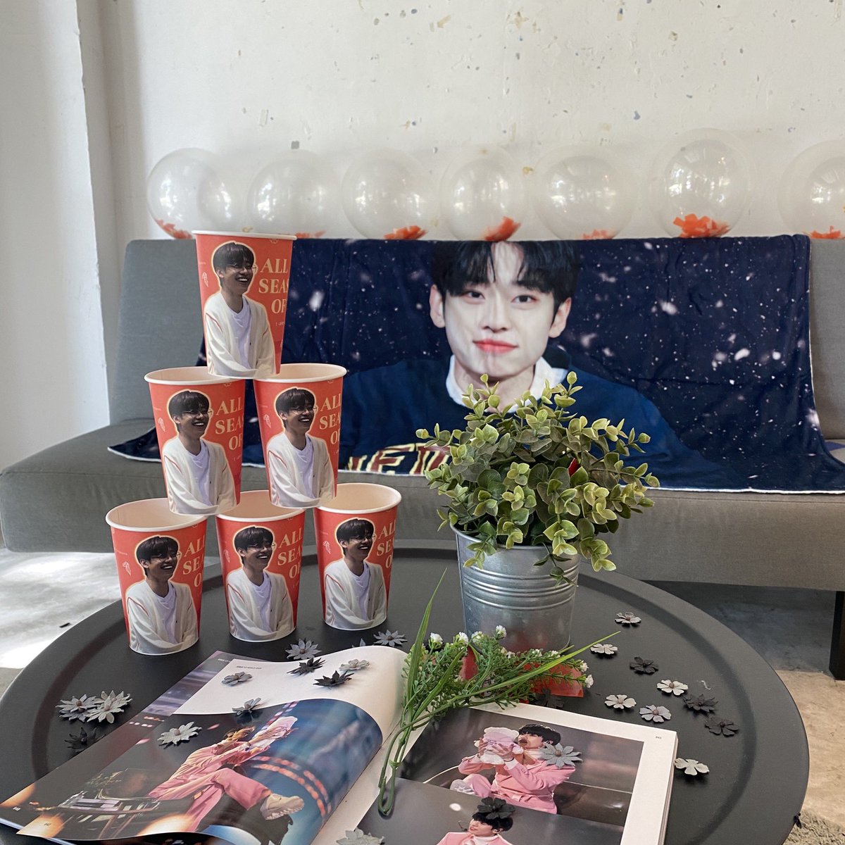 jiwonwoojin's tweet photo. thank you @forKDH_SG for organising this event โบ๏ธ๐
#SeasonsofKDH
#AB6IX #์์ด๋น์์ค #๊น๋ํ https://t.co/mEjxGZLEiU