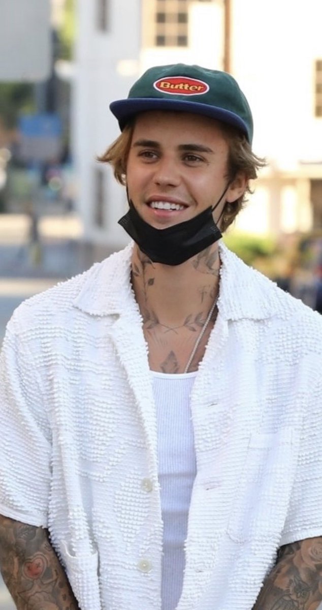 look how beautiful justin is