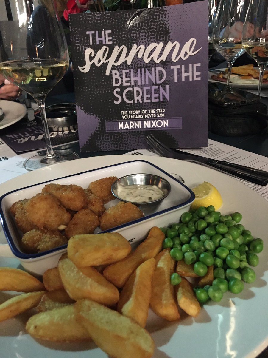 Great evening <a href="/ChiswickPlay/">Chiswick Playhouse</a> <a href="/chiswicktabard/">The Tabard Pub</a> with <a href="/charliejade31/">Charlie-Jade Jones</a> in #TheSopranoBehindTheScreen #MarnieNixon. Singing and supper! Thanks to all involved: <a href="/sophiekohlx/">sophiekohl</a> <a href="/_skmanagement/">SK</a> @WGloverStuart.  Next performance October 1st chiswickplayhouse.co.uk/whats-on/chisw… #Chiswick