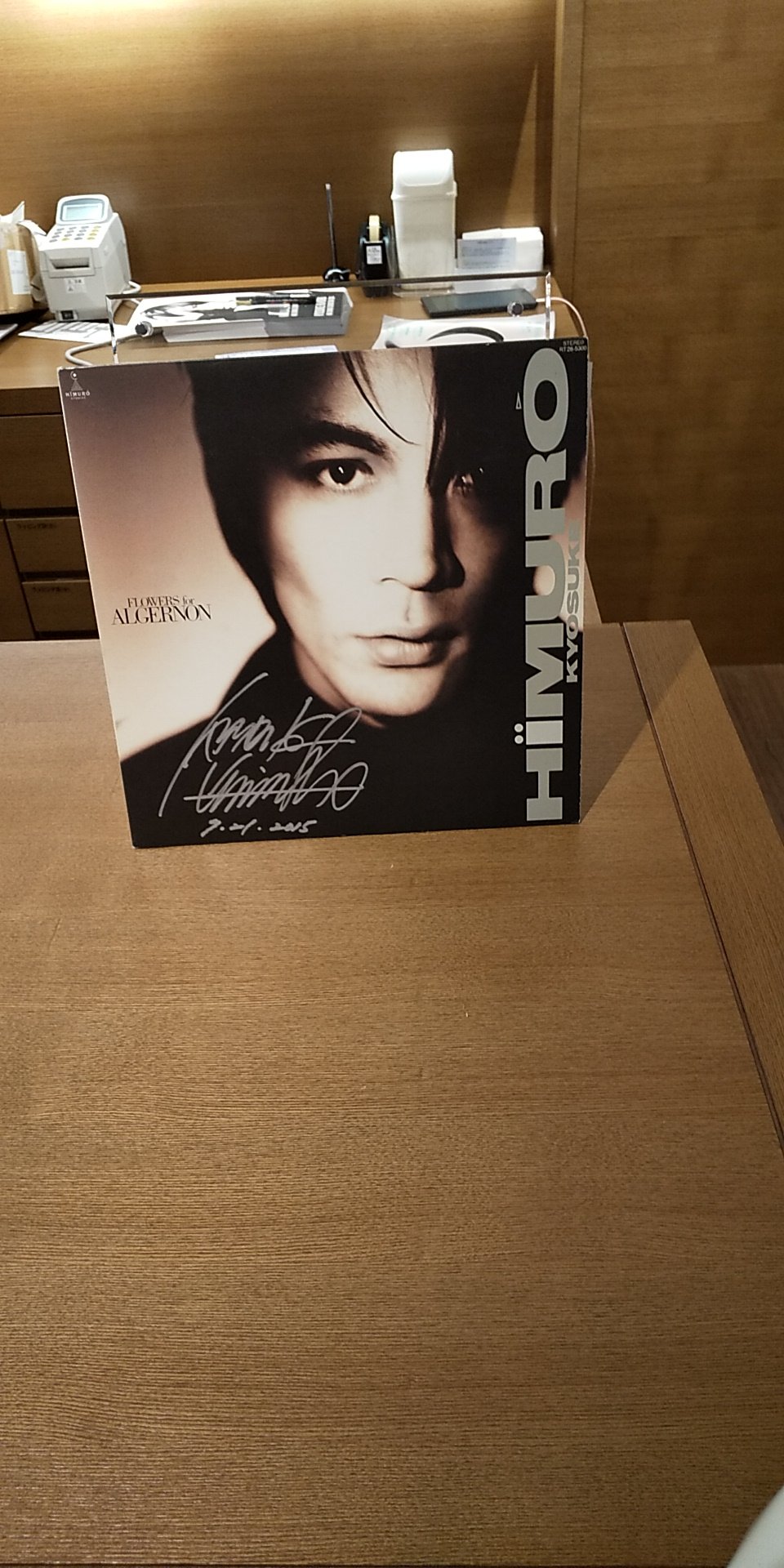 ひろむ Revolver 蔦屋書店の女性スタッフが氷室さんのファンだったので 暫し氷室話で盛り上がりました 昨日から興奮しっぱなしでしたって 氷室さんの曲も流れてるし 最高の職場で羨ましいです 至福の空間をありがとうございました 奈良蔦屋書店