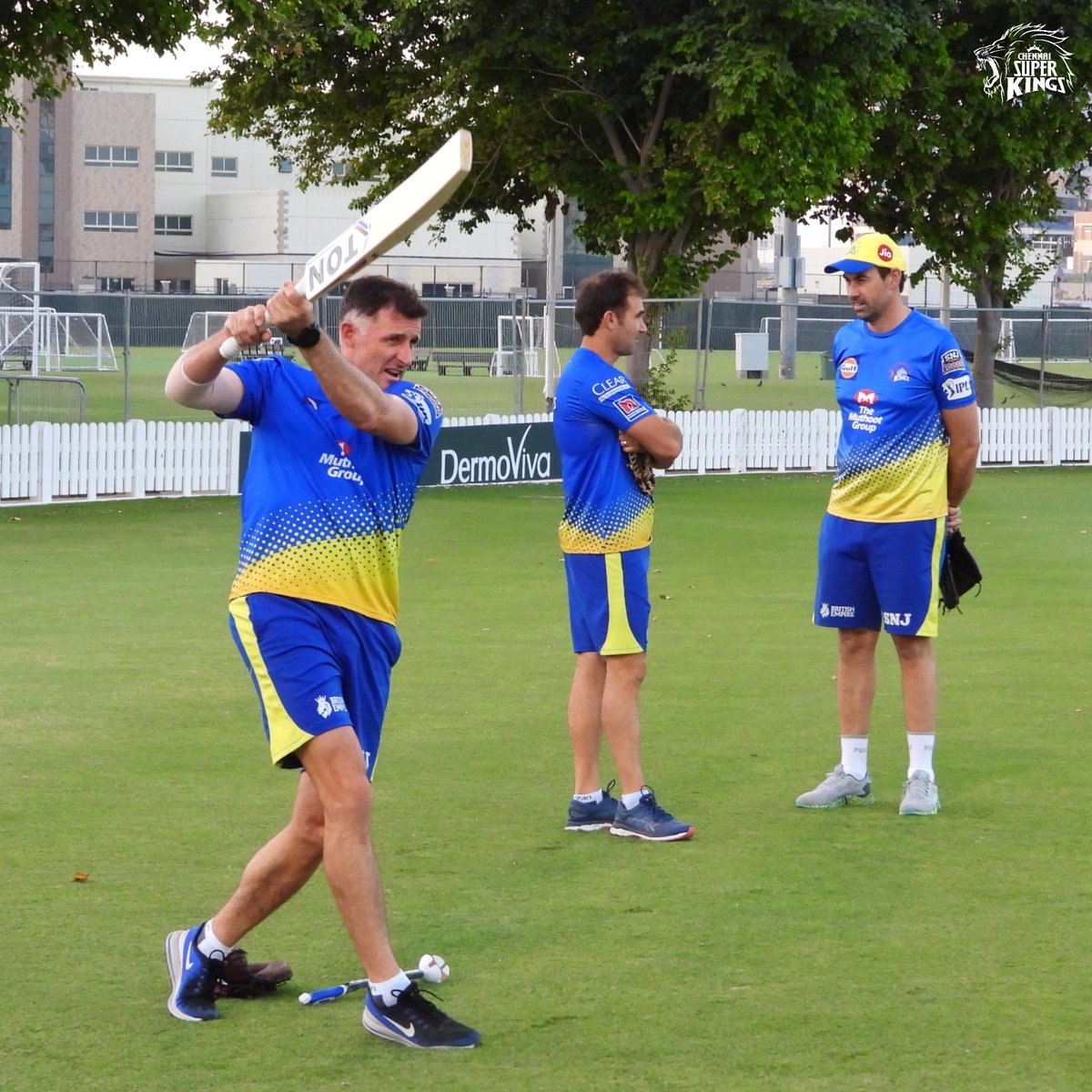 ChennaiIPL's tweet image. Still can&apos;t get enough of the Indian El Clasico, this man. #MrCricket for a reason! 😍🦁💛 #WhistlePodu #Yellove #MIvCSK