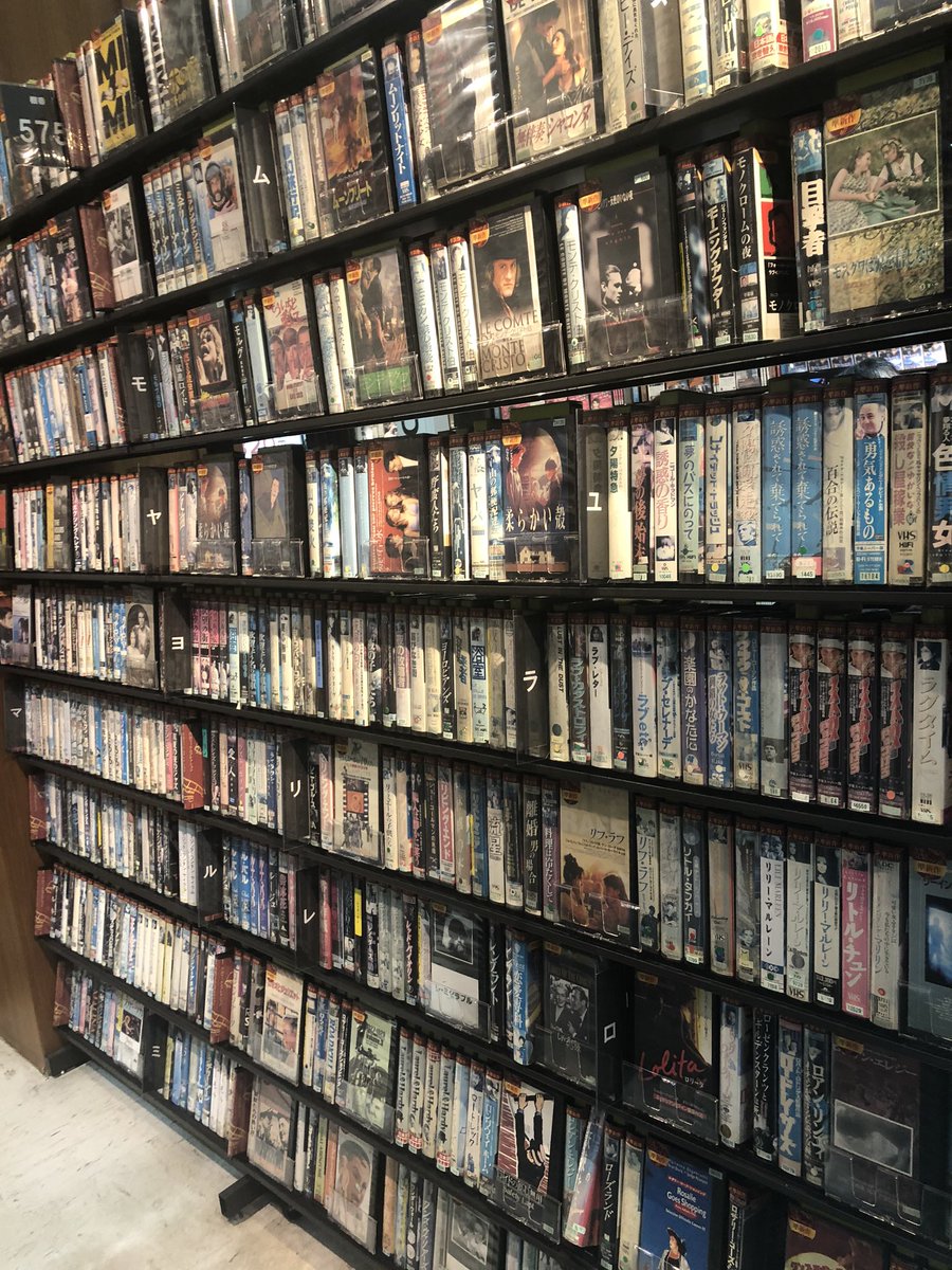 時空が歪んでる 4k時代にvhs 渋谷tsutayaがvhsビデオ6000本を導入 かつての風景が蘇るしdvd化されてないレアものも多数 Togetter 時空が歪んでる 4k時代にvhs 渋谷tsutayaがvhsビデオ6000本を導入 かつての風景が蘇るしdvd化されてないレアものも多数 Togetter