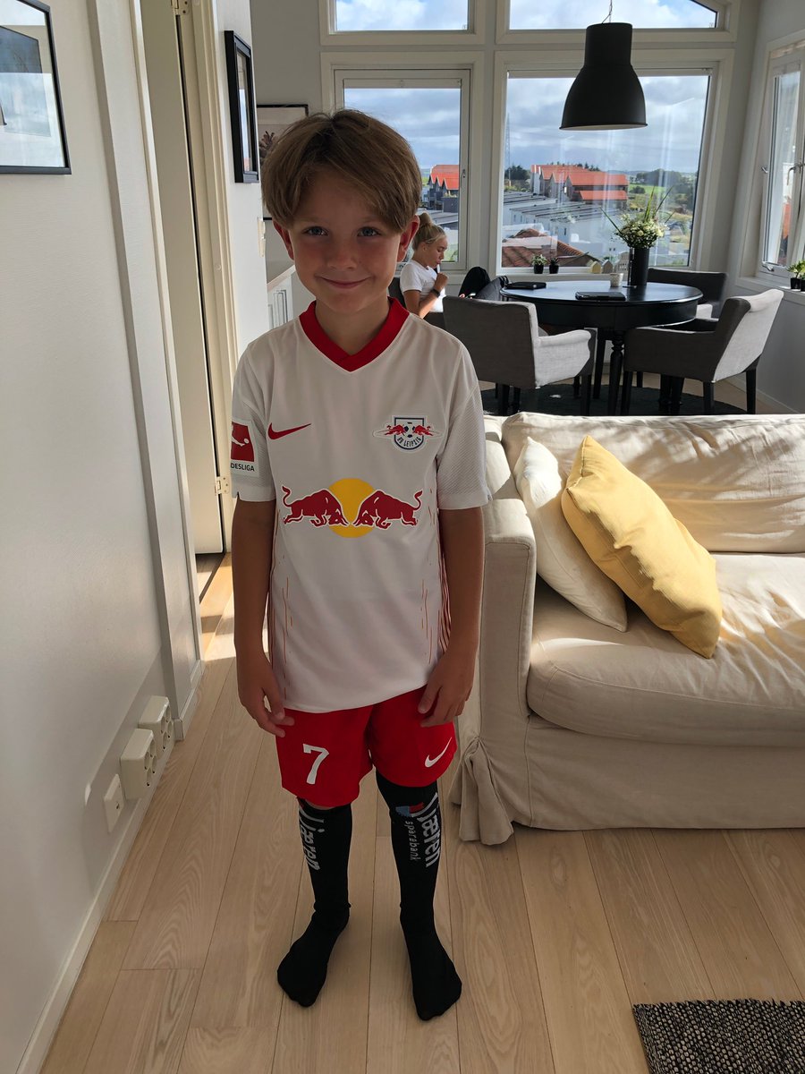All the best to RB Leipzig for this season from a young Norwegian fan! Fan of Sabitzer.