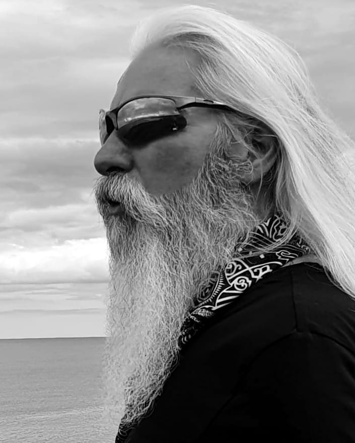 SteveBearded's tweet photo. #saturdaysidebeard #saturdayvibes
#weekendvibes
Instagram @silver_bearded_steve
#greyhair #greybeard #silverhair #silverbeard #beard #silvermodel #model #silverfoxmodel #greymodel #beardmodel #monochrome #blackandwhite #blackandwhitephotography #noir https://t.co/eXPLqO4XQk