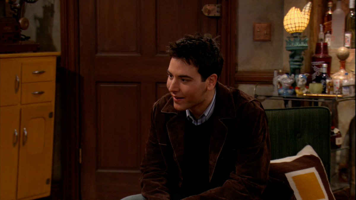 NetflixIT's tweet image. Il primo episodio di How I met your mother andava in onda 15 anni fa. Ed è da allora che desideriamo passare una serata al McLaren con Ted e gli altri.