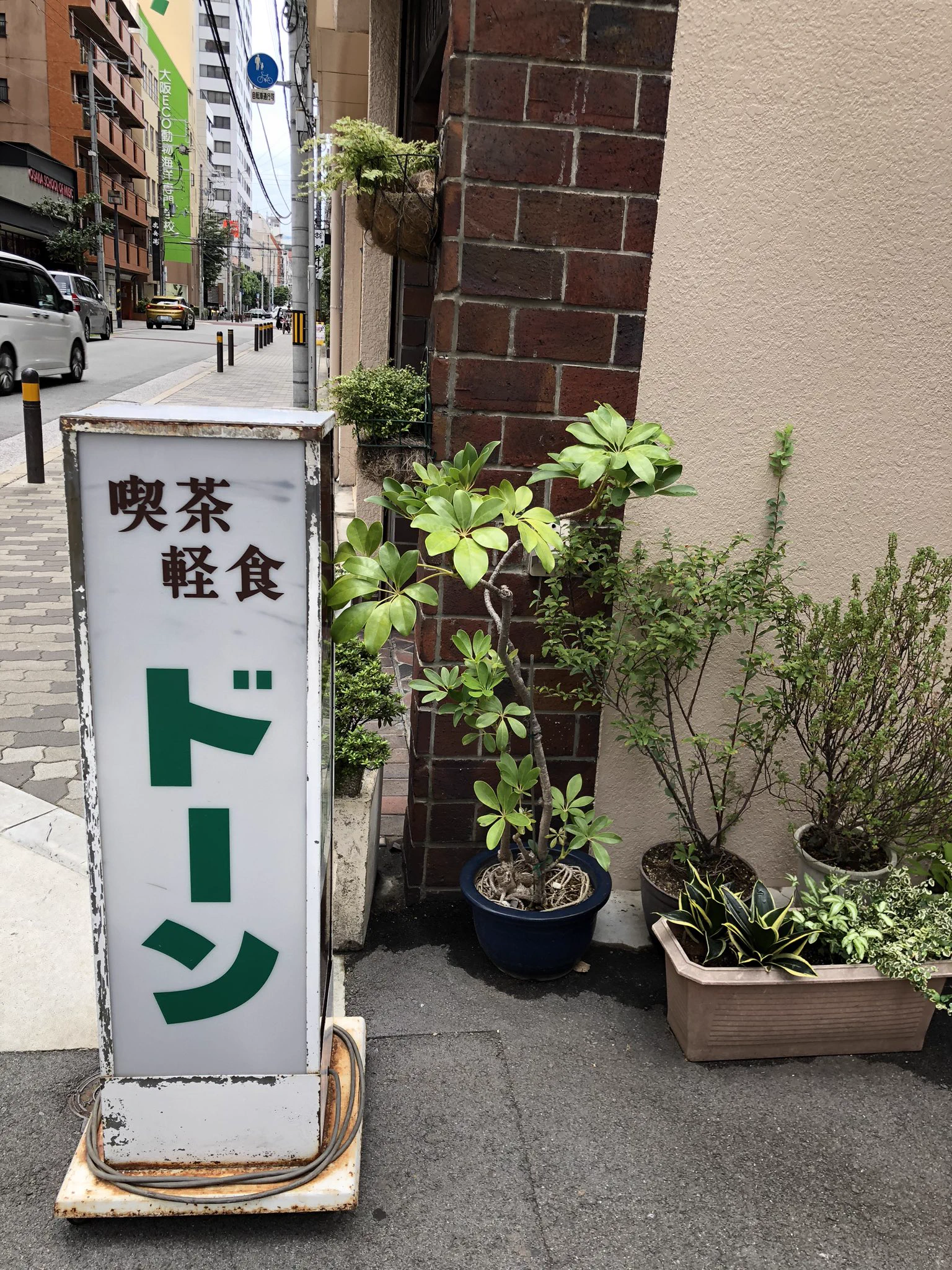 お洒落な店名が残念なことに…。アルファベットとカタカナでこんなにも印象が変わる！