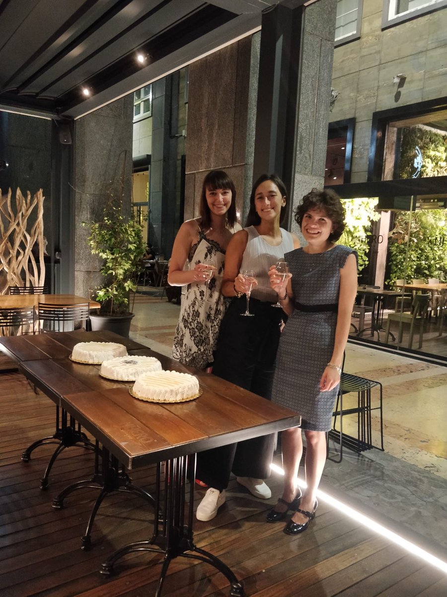 🎂🥂 

Fun time for #LaBS_polimi celebrating the last three PhDs of the XXXII cycle.

From left to right, standing ovation for our <a href="/GiuliaLuraghi/">Giulia Luraghi </a> <a href="/FranciBB8/">Francesca Berti</a> and Martina 🥳