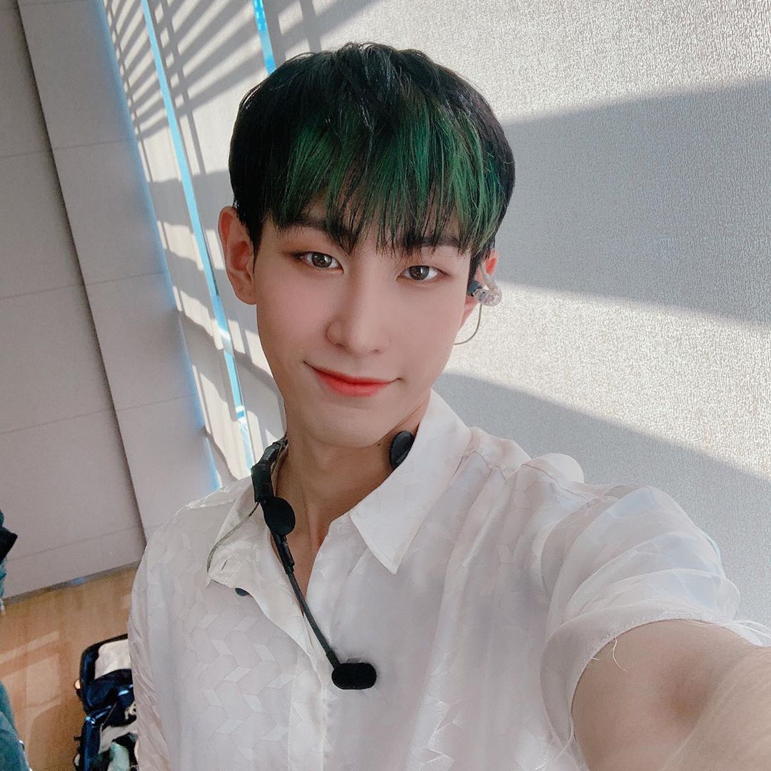 vavmexico's tweet photo. 〔📷〕 19.09.20 ↳ #IG • #Lou
"Selca de hoy~~ #vav #lou #made42 #EndingFairy"
#VAV #브이에으이브이 #뱀즈 #VAMPZ #VAV_COMEBACK #MADE_FOR_TWO @VAV_official @twt_VAV https://t.co/vz1VWLBacj