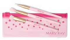 mpconverse's tweet image. This new limited edition Mary Kay Mini Essential Brush Set is perfectly purse-sized and is so easy to carry for on-the-go eye looks!  The holidays will be here before you know it, and this shit is a great gift for your makeup-loving friend who has everything! #MKBeautyBeyond