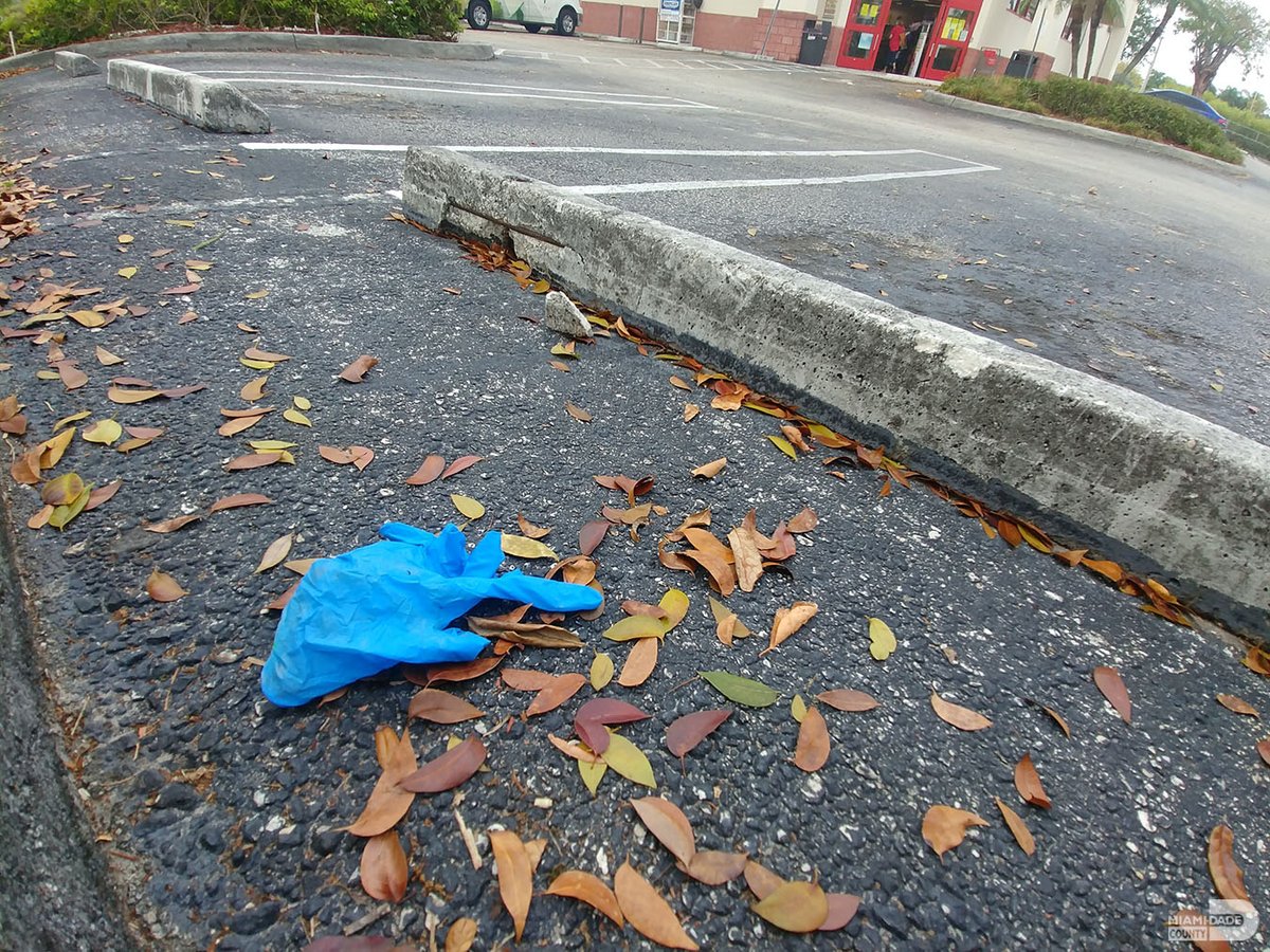 MiamiDadeCounty's tweet photo. Miami-Dade County is OUR community. Let’s take pride and keep it clean. Dispose of your face masks and gloves properly so #OurCounty’s streets, sidewalks and open spaces look their absolute best. #LetsCleanThingsUp @miamidadeswm #NationalCleanUpDay https://t.co/A2e9HOm6Gd