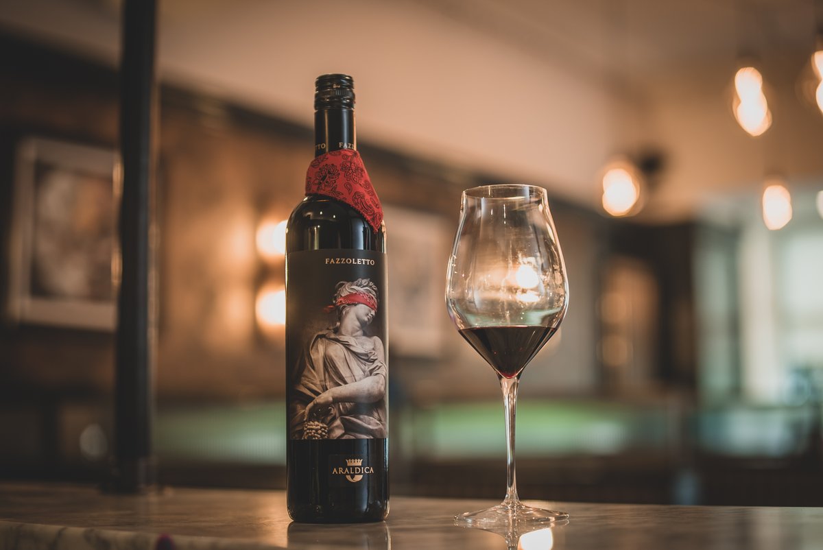 "Sicily" | The Wine Pairing Breakdown🍷

Course 6
Sicilian Lemon Tart X Araldica, Fazzoletto Barbera Passito, Piemonte, Italy

Full wine pairing walk-through video with Rachael coming VERY soon 👀

Who’s excited for a sip on this one? 😋

Book Now → bit.ly/Sicilybook-BEL