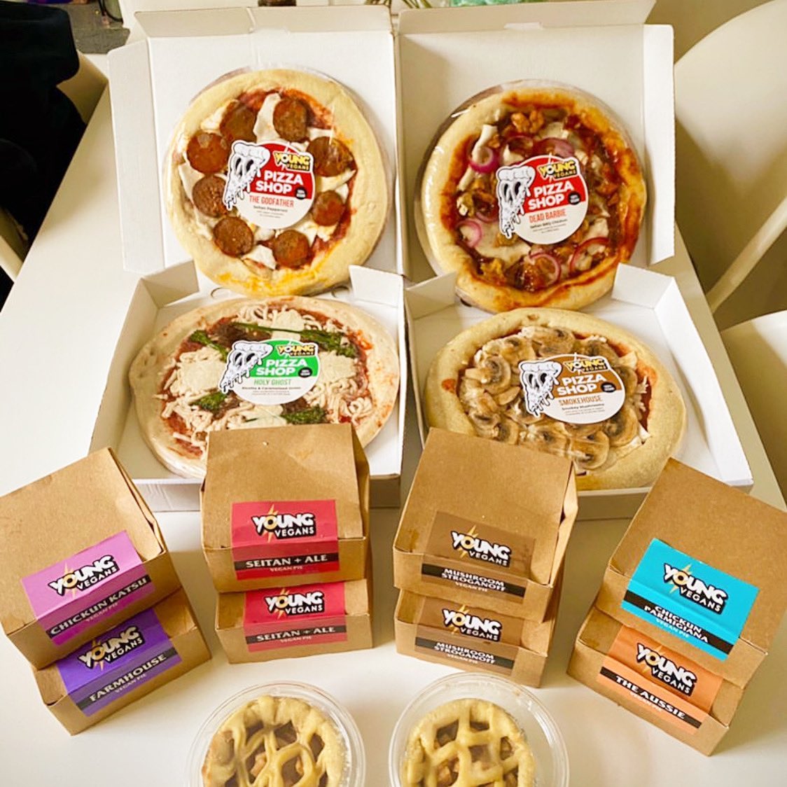 PieDealersLDN's tweet photo. Vegan food haul passing by your timeline. 100% vegan always for the animals and for you ๐ฟ๐
Available at https://t.co/q8LGN5tzo3
#veganfoodhaul #youngvegans #veganfoodshare #veganpizza #veganpie #meatfree #dairyfree #vegancheese #plantbasedfood #govegan #supportveganbusiness https://t.co/kRIAWjXXAz