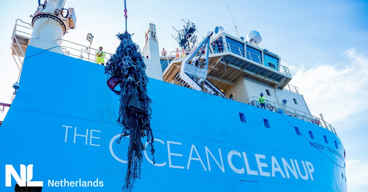 NLNetherlands's tweet photo. On #keepitcleanday volunteers worldwide pick up litter. Together we can stop the threat of plastic waste to marine life and human health. Read how @TheOceanCleanup's is valorising #plasticsoup to protect #OurOceans! @DutchMFA https://t.co/7VcBtHtCo8 @UN #SDGs 
📸@TheOceanCleanup https://t.co/L7Btc57iWP