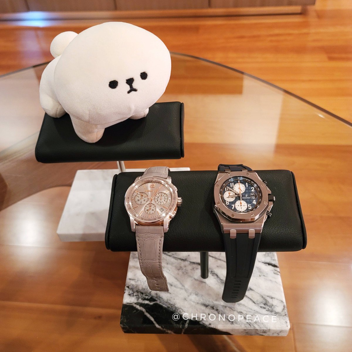 chronopeace's tweet photo. ロイヤルオークもコード11.59もおいしそうだワン。Royal Oak and Code 11.59 . Both look yummy.
#bichonfrize #ビションフリーゼ #26393cr #audemarspiguet #オーデマピゲ #code1159 #コード1159
#26470st #royaloak #ロイヤルオーク #royaloakoffshore #ロイヤルオークオフショア https://t.co/iQj30Q7NAL