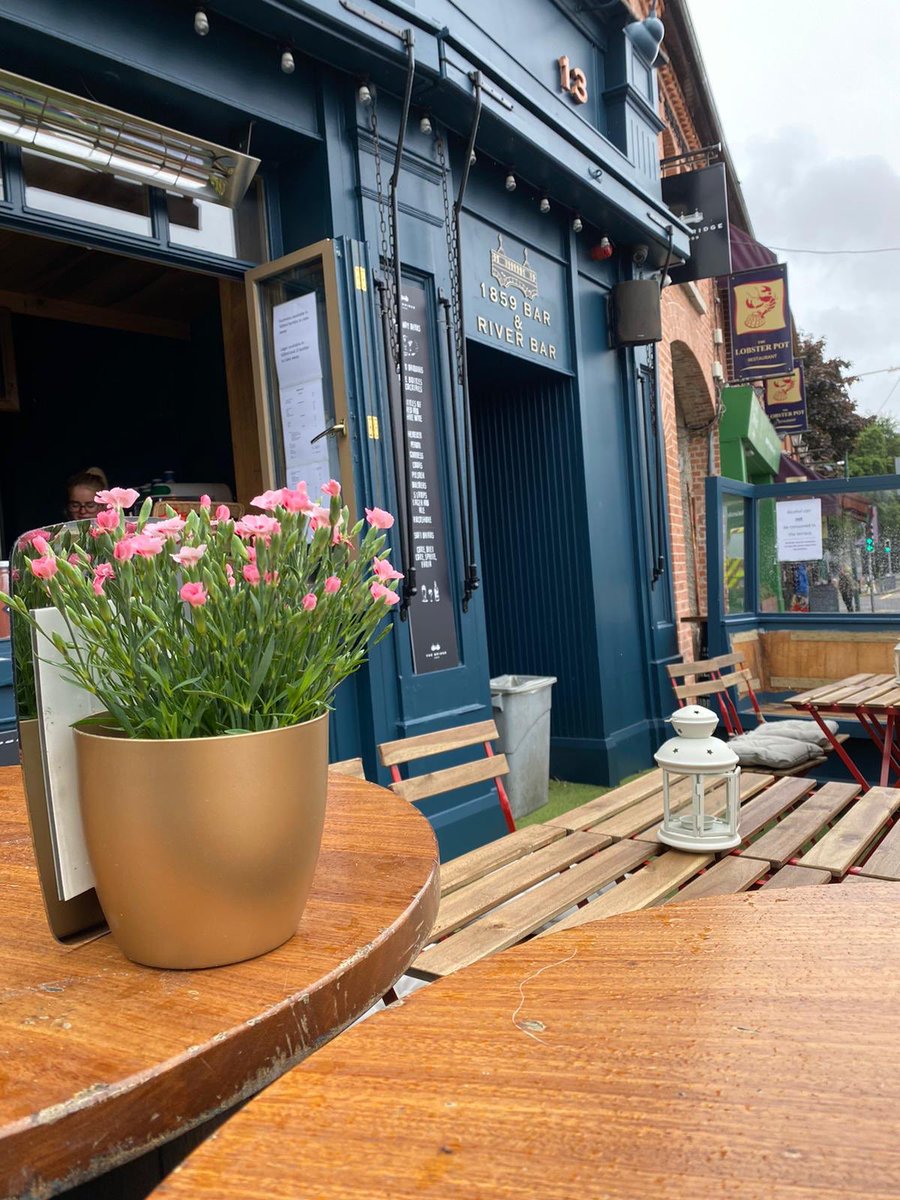 TheBridge1859's tweet photo. #TheWindow will be open daily from 12. You can click and collect through the link below and food and drinks are also available through @JustEatIE &amp; @Deliveroo_IE   https://t.co/zKMXdHvnVy #Dublintakeaways #supportlocal https://t.co/Lob2ywXfiQ