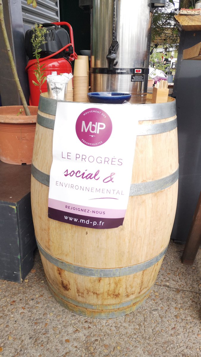Avec mes ami-e-s du <a href="/MdpMouvement/">Mouvement des Progressistes</a> pour ma 1er AG
Avec <a href="/Fr_Bechieau/">Francois Bechieau</a> qui lance les discutions.