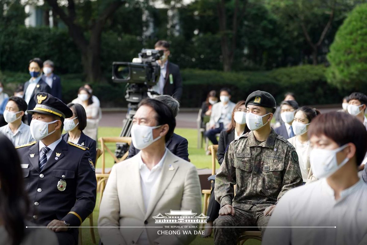 Pres.Moon(<a href="/moonriver365/">문재인</a>) attended the 1st Youth Day ceremony. In his address, he stressed, "we'll push policies that meet the expectations of the young and reflect their views, so they can follow their dreams and take on challenges from a foundation of opportunities and fairness"
