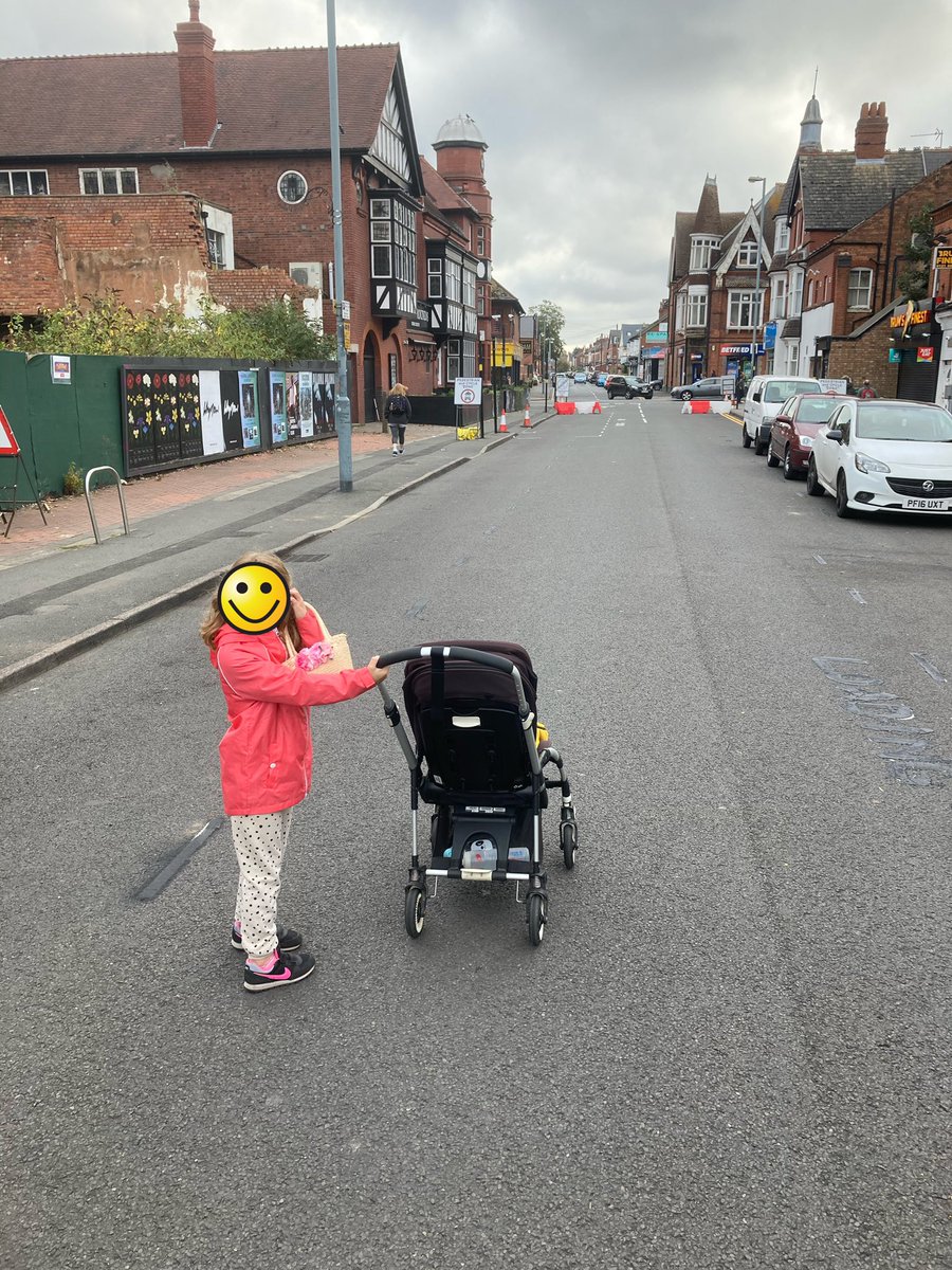 KingsHeathCAN's tweet photo. What a pleasure it was to walk down York Road this morning. A shame that moments later a car came up behind me gesturing for us to move despite the very clear signage. Will take time to bed in but feels good to reclaim a #placeforpeople #kingsheath #LowTrafficNeighbourhood https://t.co/bXW42cQjQ6