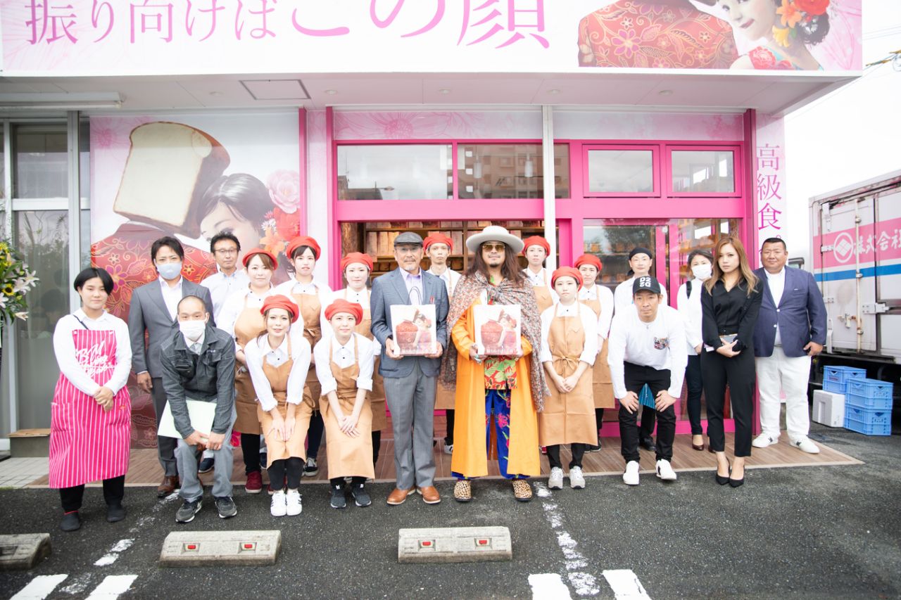 岸本拓也 パン屋で街を元気にします 昨日は久留米で新たなベーカリー 産声をあげました その名は 振り向けばこの顔 久留米のみなさんに楽しい食卓を パン屋で街を元気にします 福岡県久留米市