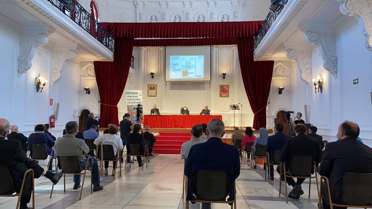 architoledo's tweet photo. En el blog del PPD puedes encontrar los #TemasDeReflexión para este curso #9ProgramaAnual #SalyLuz que son presentados en este momento por @MelchorST, subsecretario del Pontificio Consejo para la Cultura, en la #JornadaInicio https://t.co/9gLNVsbSGG https://t.co/tY49ko4aMh