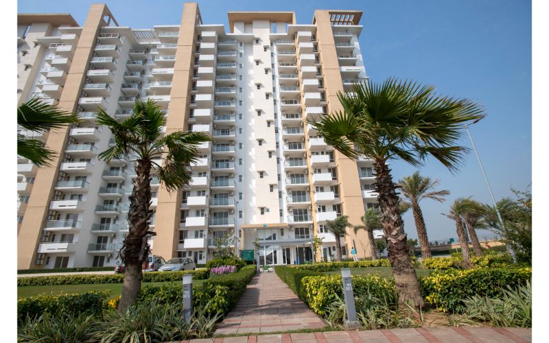 AlamRealtors's tweet photo. #Emaar #ImperialGardens – Ready to move-in #3BHK_Utility Flats in Sec 102 Gurgaon
Your home at Imperial Gardens is surrounded by #theme_based_gardens, each with a unique character.
•Ready to move-in 3BHK+Utility+Lounge @ #INR 1.07 Cr Onwards

#Call: +91 9810327855 | 8574611838 https://t.co/vxlDFwIrMP
