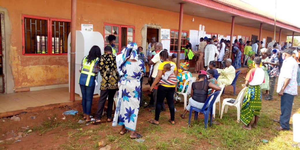 SplashFM1055's tweet photo. Voting and accreditation started at 8:30am at central party school Iruekpen in Esan West Local Government. #SplashEdoDecides20 #edodecides2020 #splashfm1055 https://t.co/lXwGKCPdKF