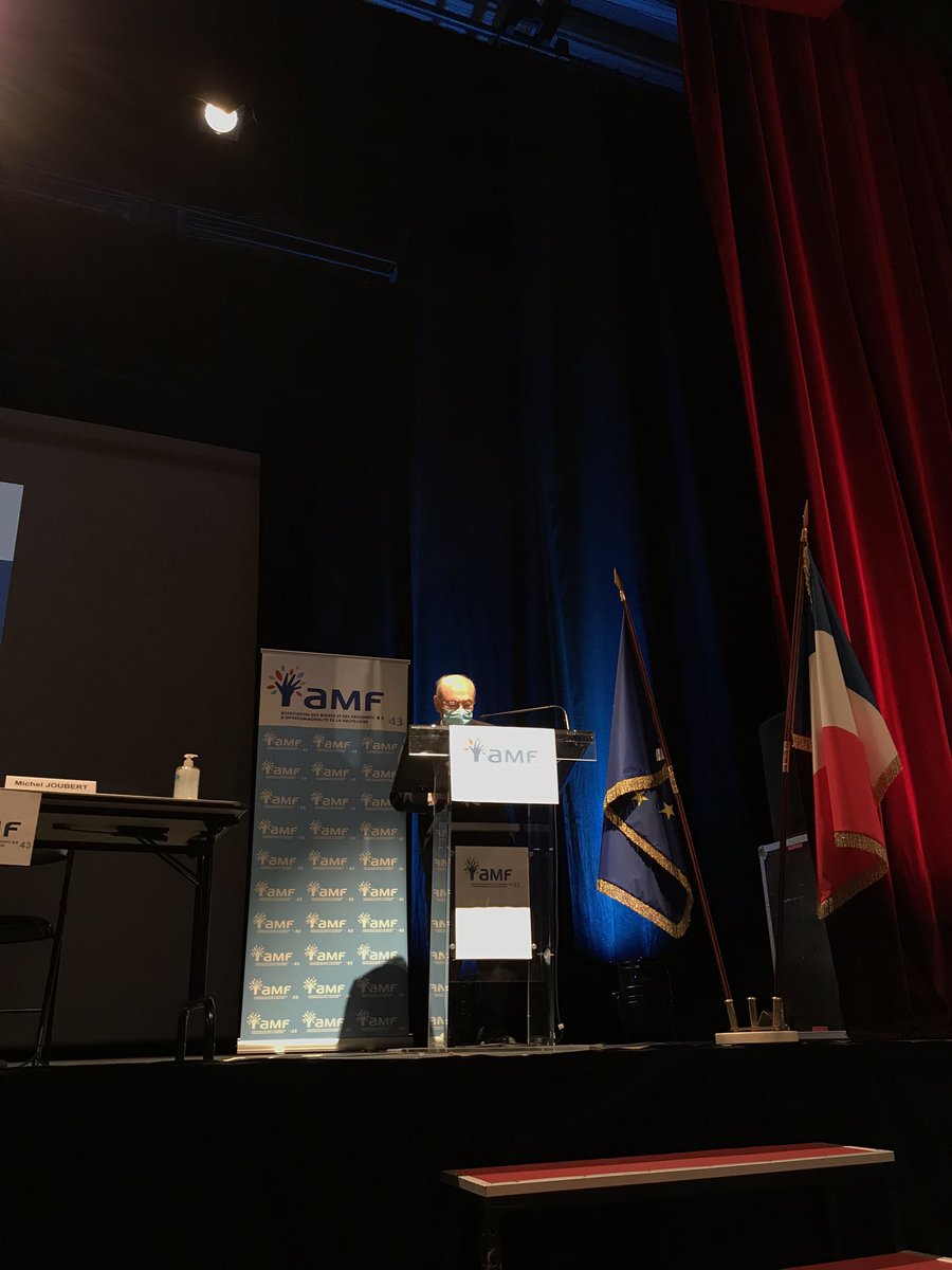 DSDEN_43's tweet photo. #Hauteloire Assemblée générale des maires #AMF43 le président Jean Proriol ouvre la séance. Merci à l’ensemble des maires de Haute-Loire un partenariat au quotidien avec #EducationNationale pour que les écoles fonctionnent bien https://t.co/Eof9sXzd3u