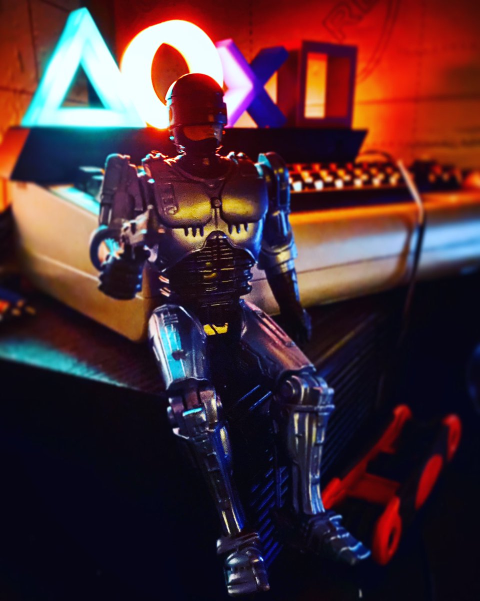 Retro B8 tweet media