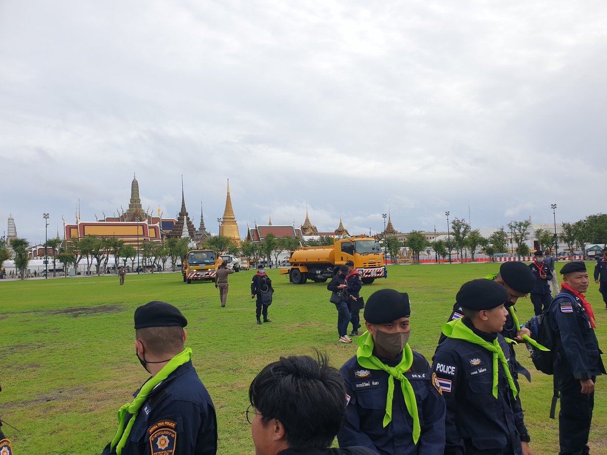 รถน้ำเข้าพื้นที่ 
สนามหลวงฝั่งวัดพระแก้ว
#19กันยาทวงอํานาจคืนราษฏร