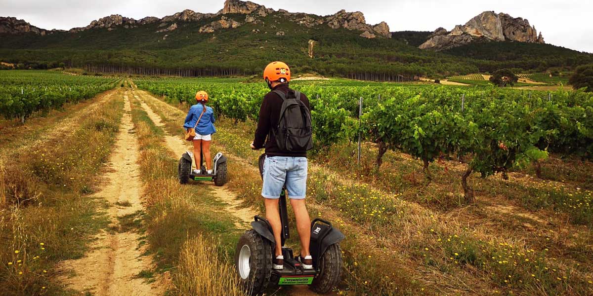 #Rioja es un destino para perderte entre el paisaje, colores, sabores y experiencias. Los que nos visitan, descubren, disfrutan... y repiten. ¿Te lanzas? riojawine.com/es-es/bodegas-… #RiojaWine #TeMerecesUnRioja #Enoturismo #RiojaTeEspera #VisitaRioja