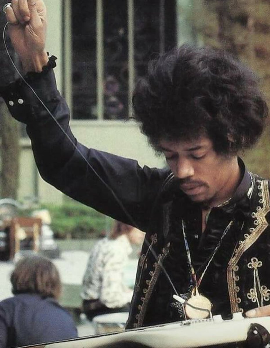 UNIKQUEfunkBand's tweet photo. Jimmy Hendrix left us on 18th September 1970 fifty years ago
#nottinghill #JimmyHendrix
#fenderstratocaster #fendertelecaster #HendrixRockFM #hendrixexperience
#fenderbassguitar #bands
#musicians #heyjoe #sololeadguitar https://t.co/LtBBoAJXro
