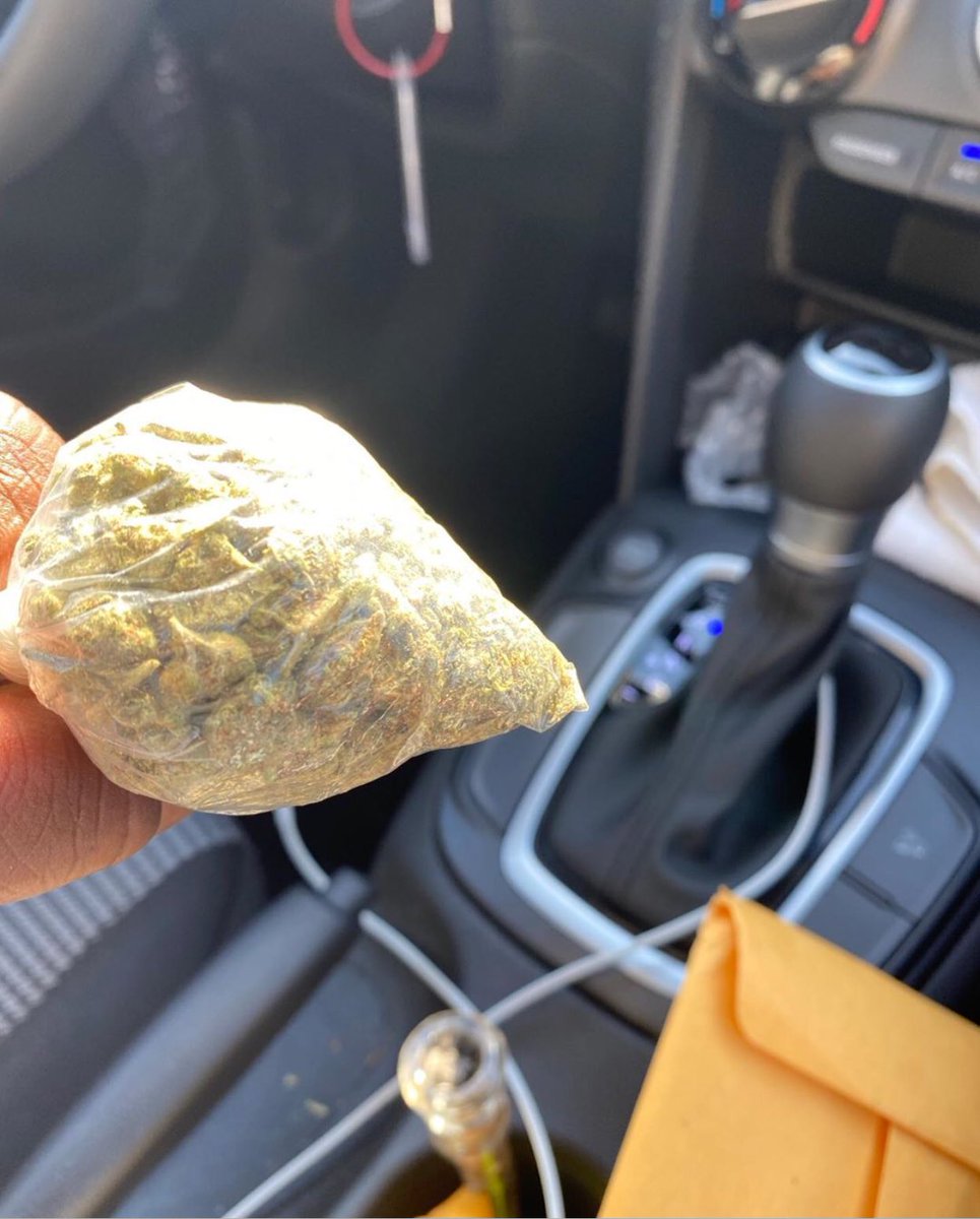 mccainkingg's tweet photo. On some real shit
#smoke #joint #Ogkush #high #highlife #topshelf #marijuanastrains #California #pineapleexpress https://t.co/dn73vh4olN
