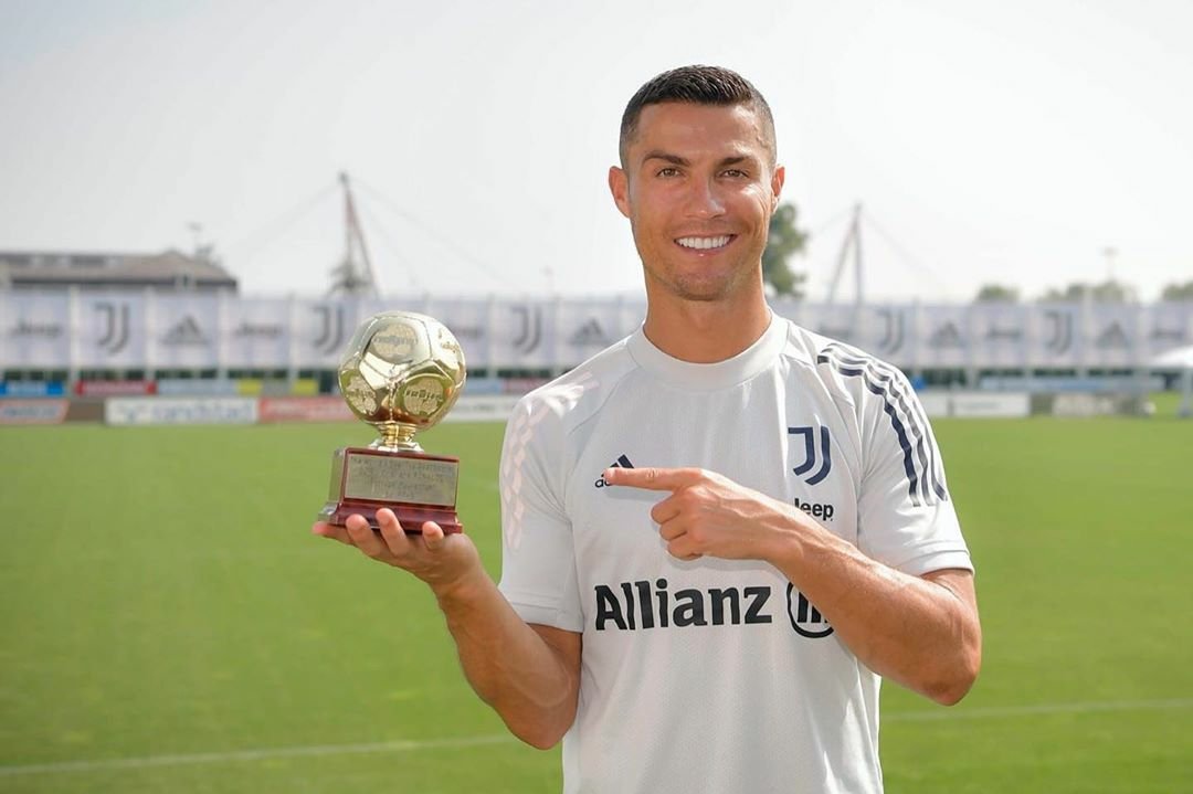 Tcr On Twitter Most Iffhs International Top Scorer Award Wins 5 Cristiano Ronaldo 2 Lionel Messi 1 All 22 Other Winners Https T Co Sbtmj9wwae