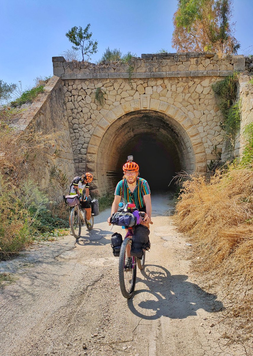 lifeintravelita's tweet photo. Terza tappa del Sicily divide: percorriamo la vecchia ferrovia che da Sambuca portava a Burgio e poi...tanta salita nell'entroterra della Sicilia ☺️🚲

#lifeintravel https://t.co/VBeMsOXwp4