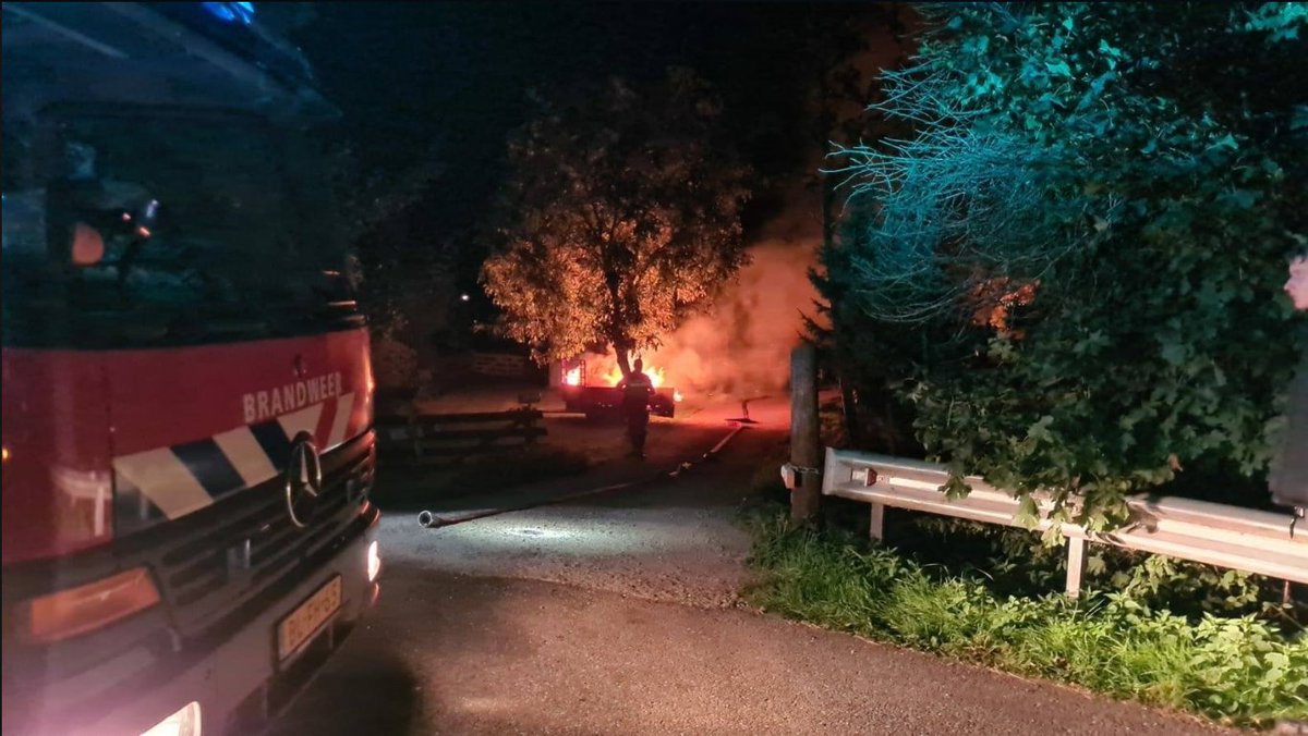 De #brandweer in #Haastrecht werd vannacht om  voor een brand in een aanhangwagen en bouwmaterialen aan de Bonrepas in de #Vlist....