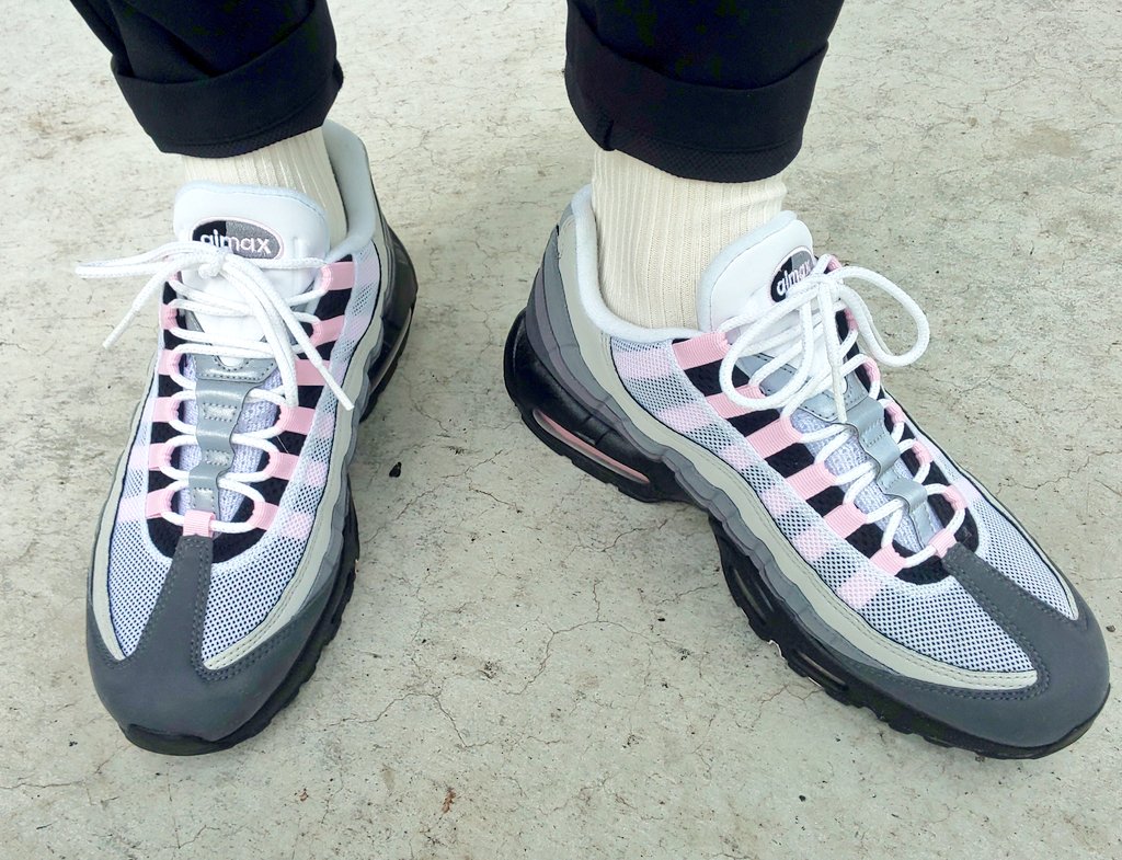 two79136462's tweet photo. 本日はスニーカーで出勤でした。
#NIKE Airmax95 https://t.co/Yi91KOI1mG