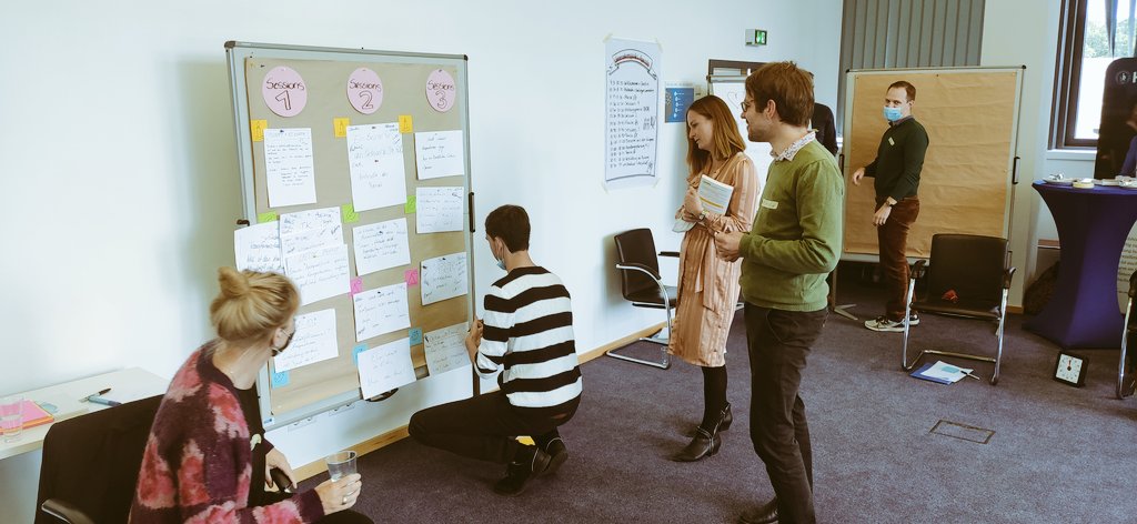 Netzwerk3teGO's tweet photo. Der junge Osten geht in Führung: Unser #Generationsgipfel ist in vollem Gange. So sieht Sessionplanung für die Zukunft aus. #N3GO https://t.co/Nj98qZht7E