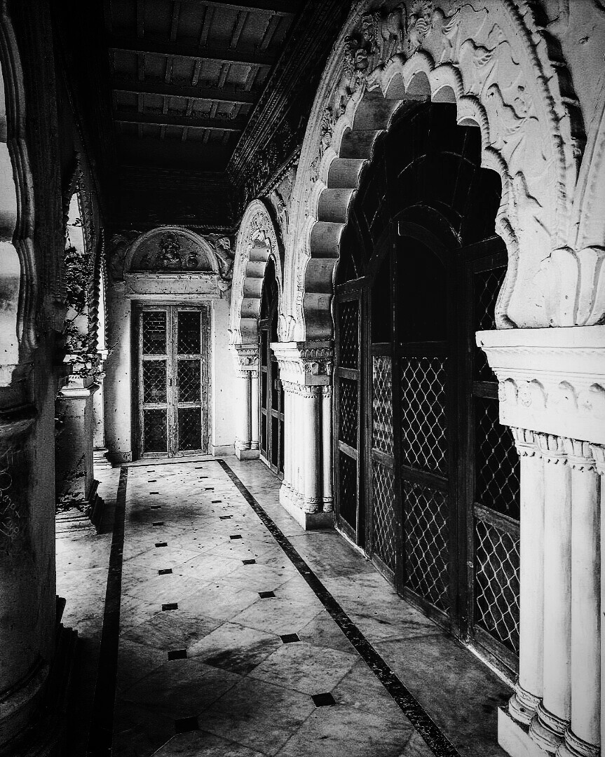 HindolPalace's tweet photo. I stand rooted and watch the mystic corridors of the past 
#Singhadwar
#HindolPalace #MyHome #Remembrances #RandomClick #MissionExplore #IncredibleHindol https://t.co/tiOdjekZWh