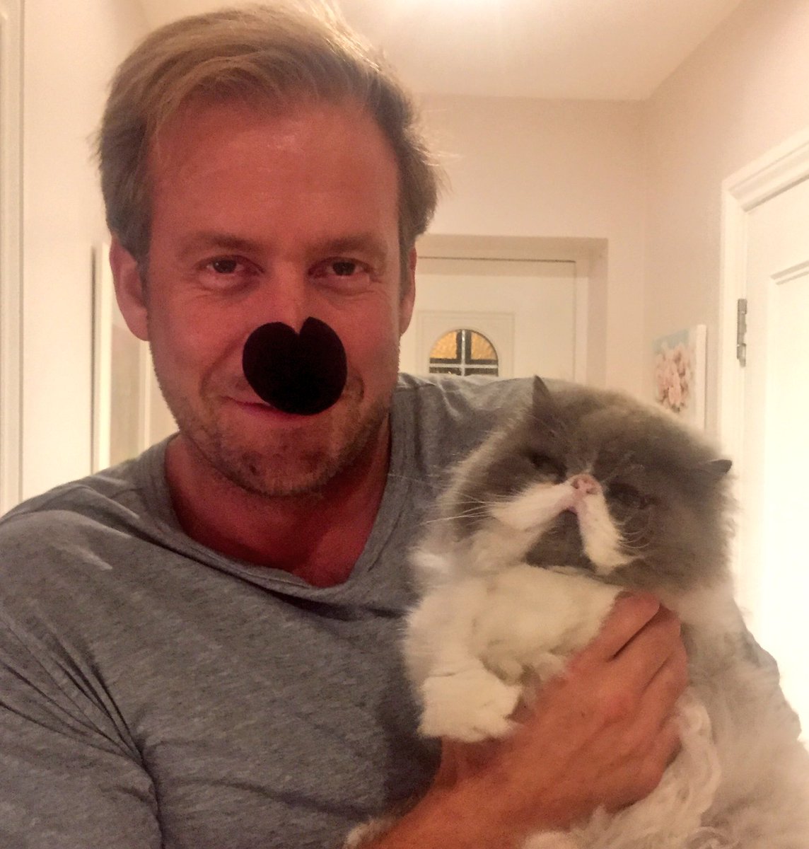 WetnoseDay's tweet image. Can't bet @Wetnoseday without these lovely chaps @PeterEgan6 @dan710ths Poses with Noses raising funds 4 animals wetnoseanimalaid.com