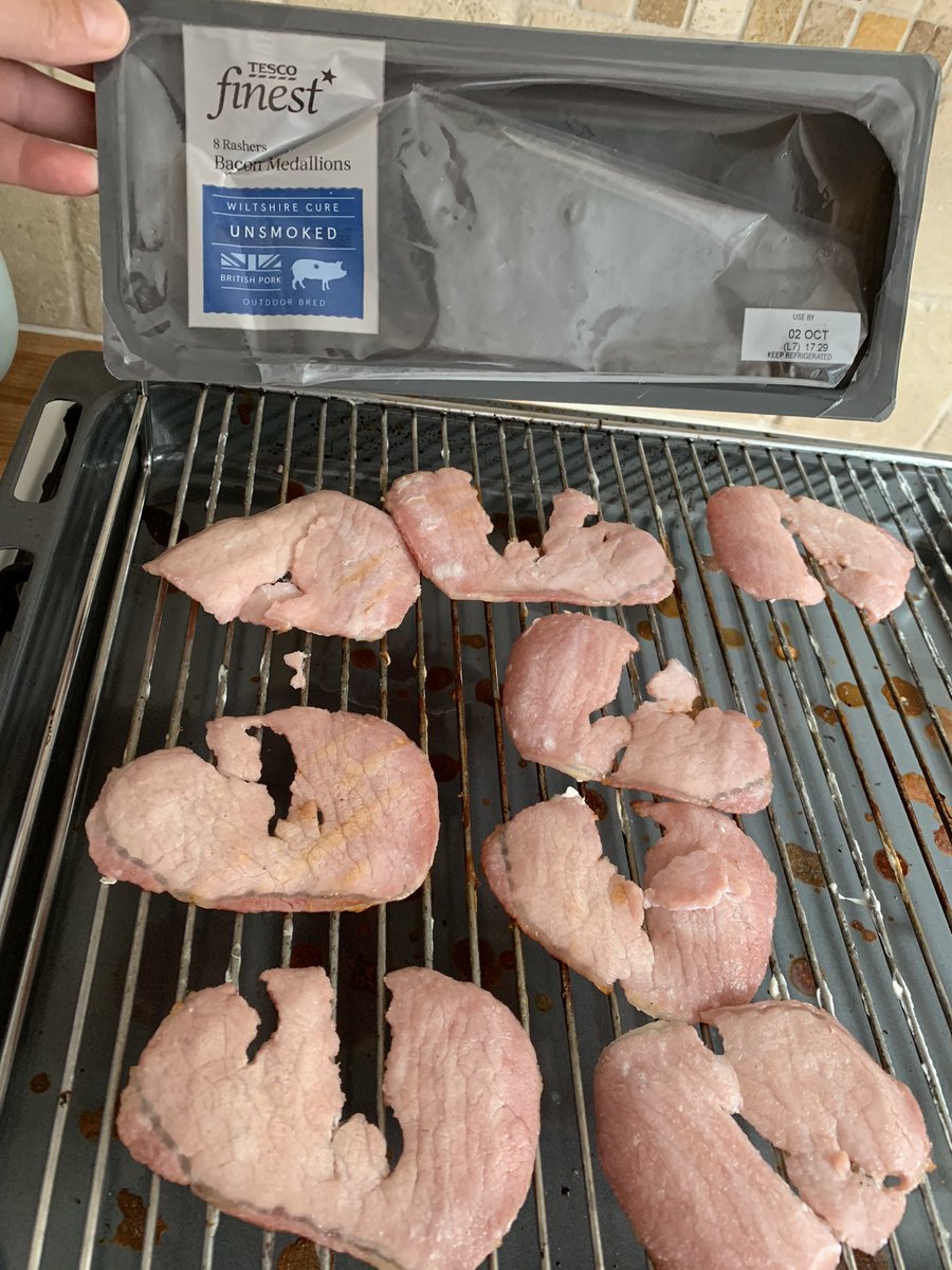 NailsbyHelenB's tweet photo. Really @Tesco this is your finest???? It’s falling to bits!!! https://t.co/Cy27NCzR5M