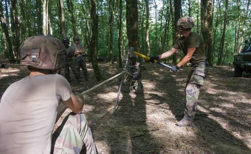 7e_brig_blindee's tweet image. Retour sur une 📅#Centaure

 ✅Révision des manœuvres de force au #3eRG💣
✅Accueil des élus au #1eRCh 🐴
✅😈du @152RIofficiel en centre commando à la Reunion🏝
✅#MCF de l’♣️ et tirs Mit 12.7

Bon week-end 😏!