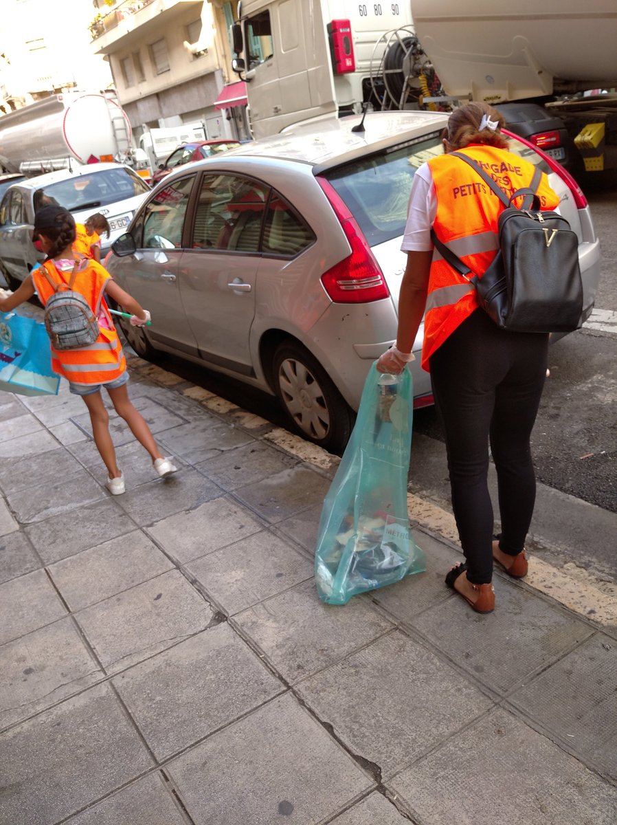 GilardiVanessa's tweet photo. #cleanupday #lasemeusenice #brigadedespetitsnettoyeurs #ppleonelli #propreté #cestrosi https://t.co/J54VwP3yDg