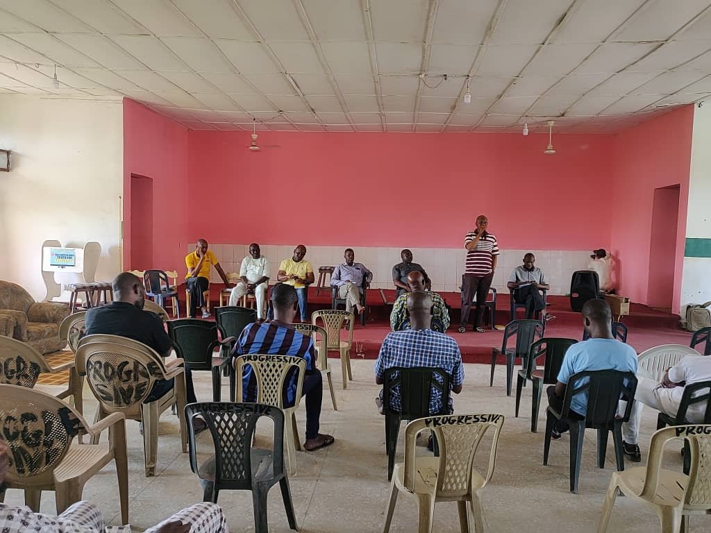 aedcelectricity's tweet photo. Happening now at the Youth Council Townhall, Lokoja is a stakeholder engagement session with AEDC on the new Service Reflective Tariff & equitable supply of power in Lokoja and Kogi State at large.
The meeting was organized by the Light Up Movement.
#ServiceReflectiveTariff #SRT https://t.co/vddKsUr7DH