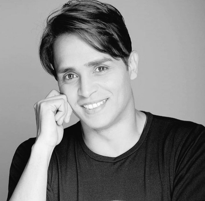 rsalmeron20's tweet photo. Lamentablemente Yanosky Muñoz falleció, un joven sencillo y humilde  que llegó a la TV con muchas ilusiones y ganas de hacerlo bien. Un actor de teatro y animador que cautivó a su audiencia. Demostró que los sueños se hacen realidad si luchas y trabajas por ellos. Paz a su alma. https://t.co/Yww0ZPytPZ