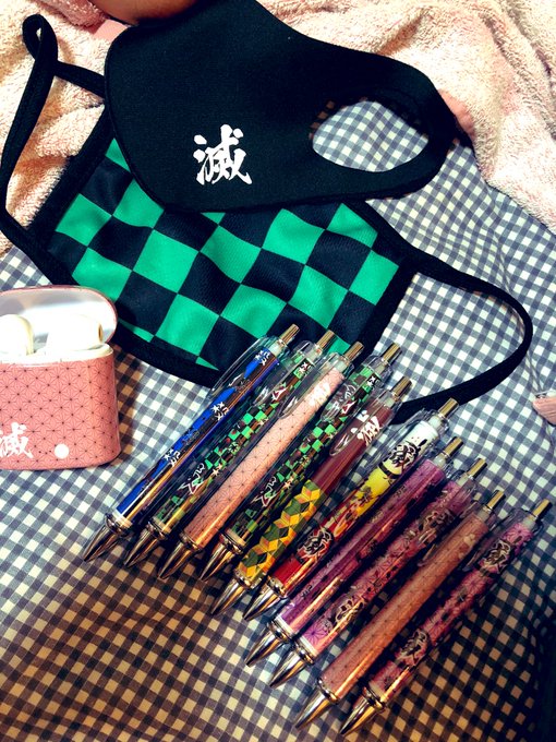 久々あそびました  今日の戦利品  鬼滅の刃だらけ https://t.co/UVEhLKeUUr